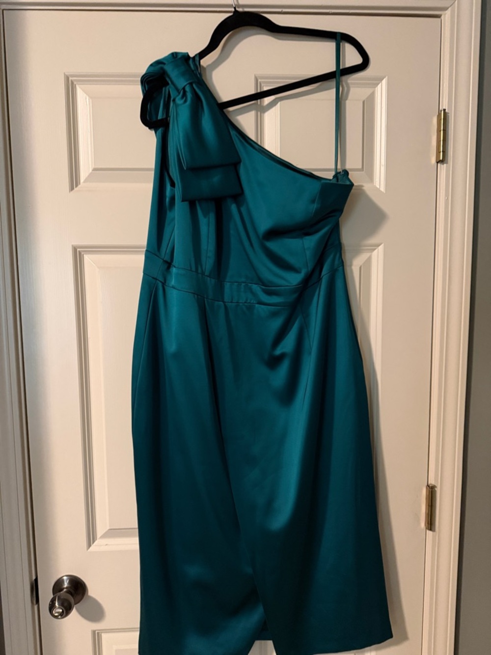 Green One-Shoulder Satin Dress with Bow Detail